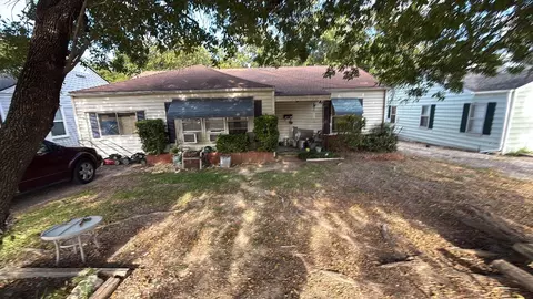 811 S Lamar St, Weatherford, TX 76086