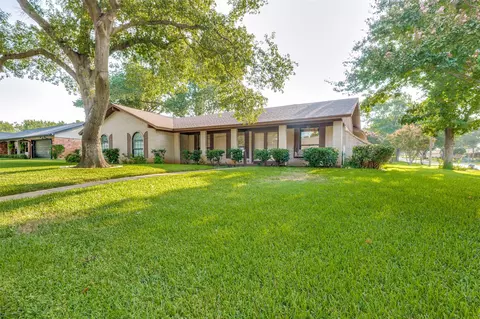 4600 Suncrest Dr, Haltom City, TX 76180