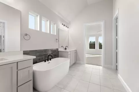 Bath - 4802 Timberdrift St, Midlothian, TX 76065 photo 3 of 5