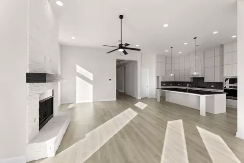 Living - 4802 Timberdrift St, Midlothian, TX 76065 photo 2 of 3