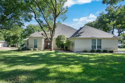 5820 Long Dr, Granbury, TX 76049