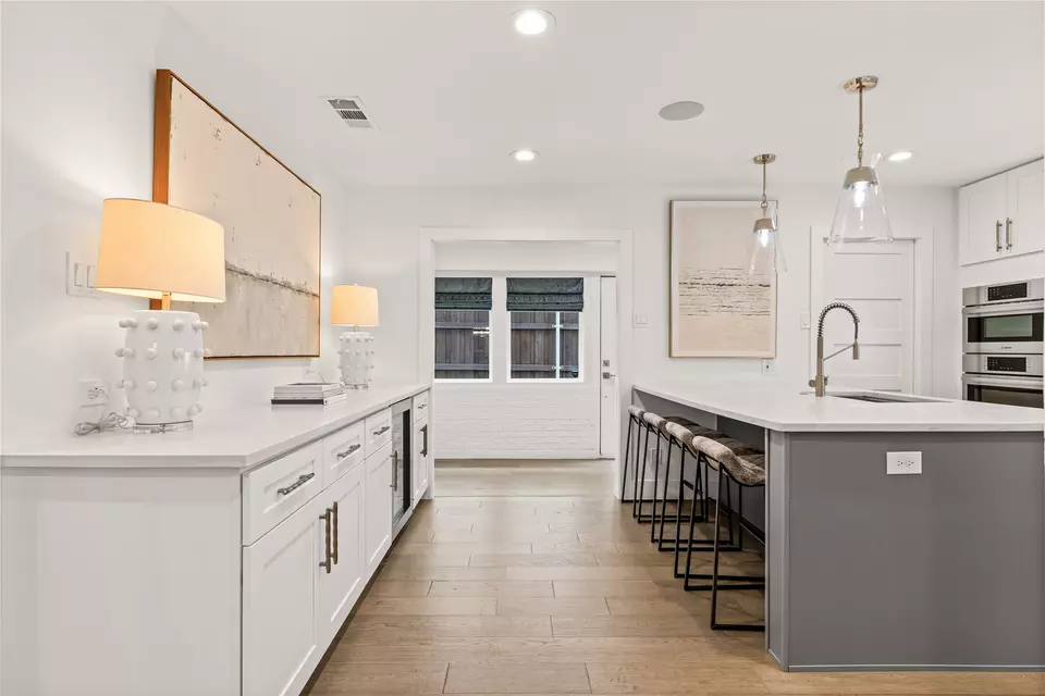 Entry Way - 4527 Elsby Ave, Dallas, TX 75209 photo 4 of 5