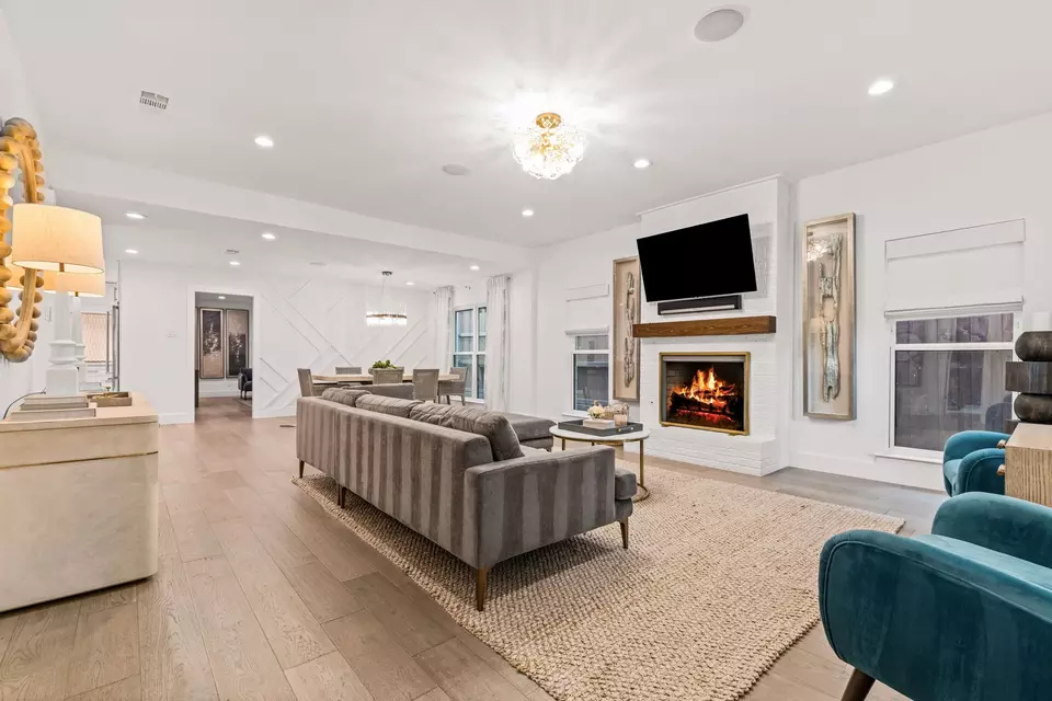 Living - 4527 Elsby Ave, Dallas, TX 75209 photo 2 of 4