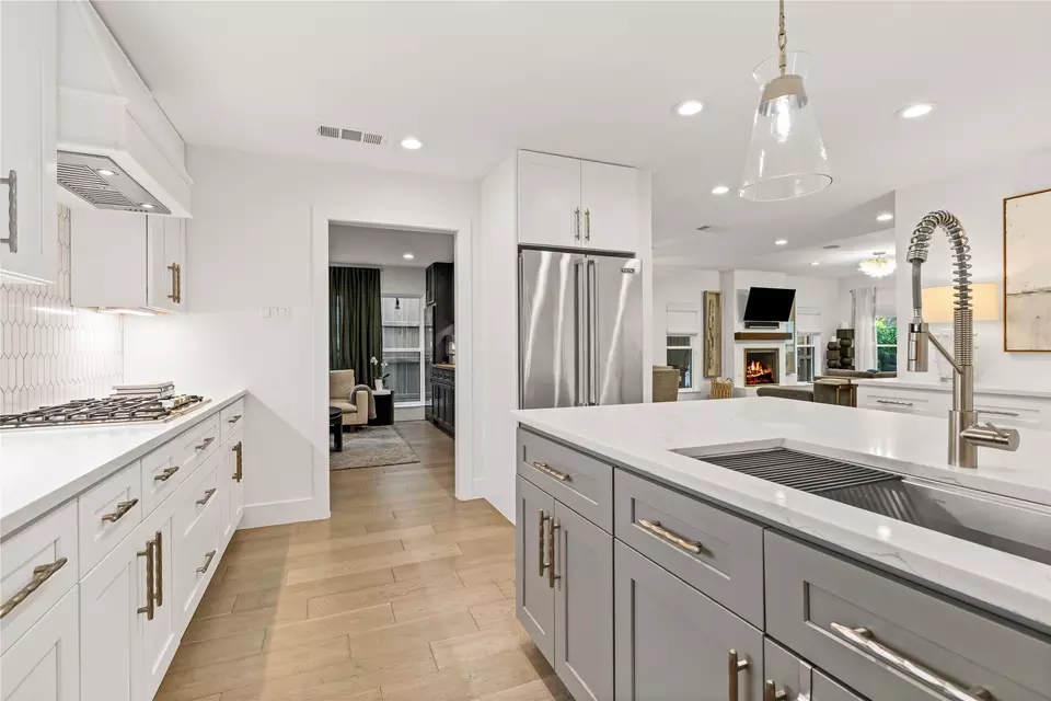 Kitchen - 4527 Elsby Ave, Dallas, TX 75209 photo 3 of 3