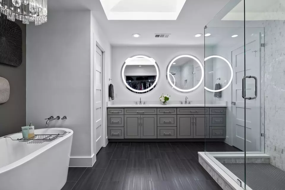 Bath - 4527 Elsby Ave, Dallas, TX 75209 photo 1 of 2