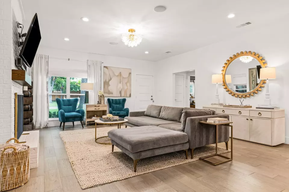 Living - 4527 Elsby Ave, Dallas, TX 75209 photo 1 of 4