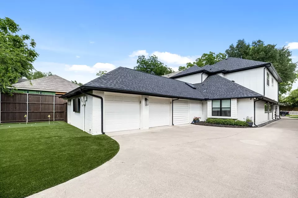 Exterior - 4527 Elsby Ave, Dallas, TX 75209 photo 3 of 3