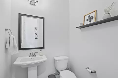 Bath - 3216 Rolling Meadow Dr, Anna, TX 75409 photo 1 of 4