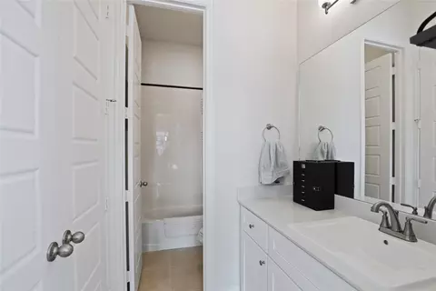 Bath - 3216 Rolling Meadow Dr, Anna, TX 75409 photo 2 of 4