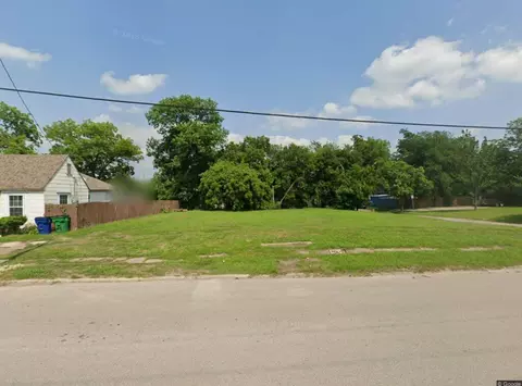 1813 Stonewall St, Greenville, TX 75401