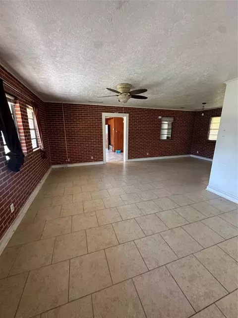 Living - 2741 Mill St, Ringgold, LA 71068 photo 2 of 6