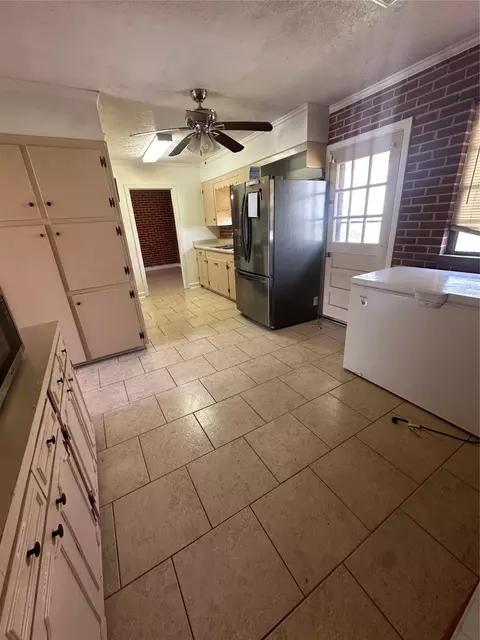 Kitchen - 2741 Mill St, Ringgold, LA 71068 photo 3 of 3