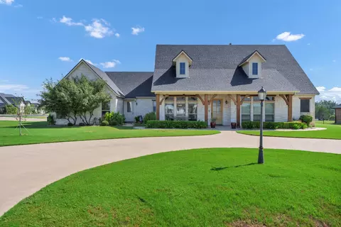300 Kenyon Ct, Granbury, TX 76049