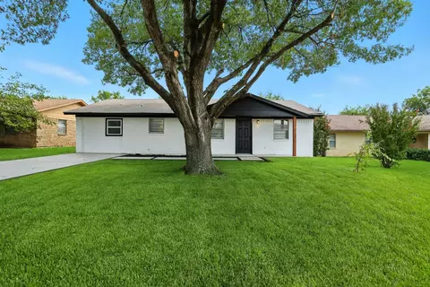 1816 Arkansas St, Gainesville, TX 76240