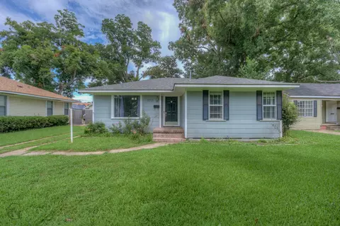 3715 Greenway Pl, Shreveport, LA 71105