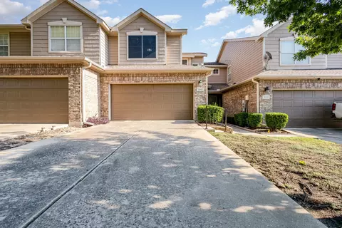 913 Avondale Ln, Plano, TX 75025