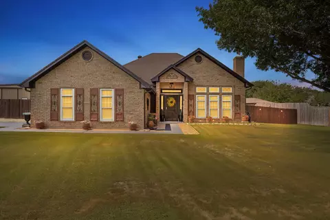 3812 Country Ln, Granbury, TX 76048