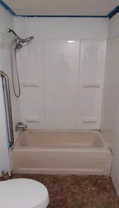 Bath - 905 E Sears St, Denison, TX 75020 photo 1 of 2