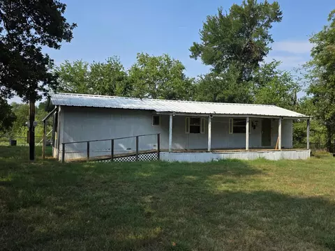 Exterior - 905 E Sears St, Denison, TX 75020 photo 2 of 5