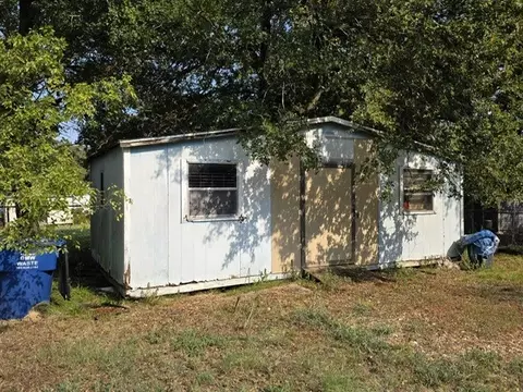 Other - 905 E Sears St, Denison, TX 75020 photo 2 of 5