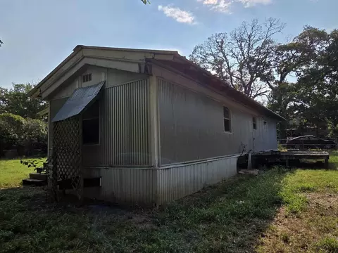 Exterior - 905 E Sears St, Denison, TX 75020 photo 3 of 5