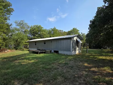 Exterior - 905 E Sears St, Denison, TX 75020 photo 5 of 5
