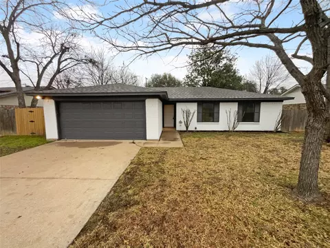 1713 Prince Dr, Benbrook, TX 76126