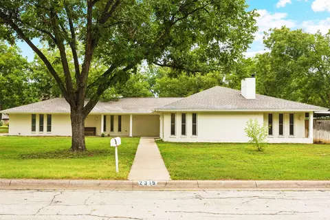 2315 W Lavender Ln, Arlington, TX 76013