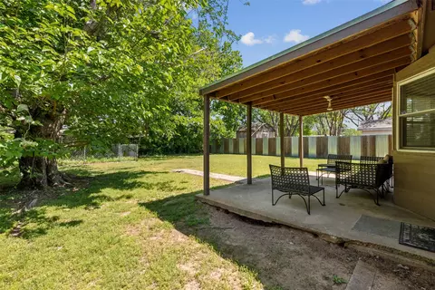 Exterior - 1202 Johns Dr, Euless, TX 76039 photo 2 of 6