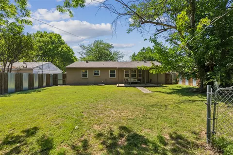 Exterior - 1202 Johns Dr, Euless, TX 76039 photo 4 of 6