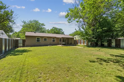 Exterior - 1202 Johns Dr, Euless, TX 76039 photo 3 of 6
