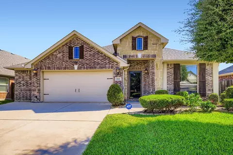 1021 Longhorn Dr, Aubrey, TX 76227