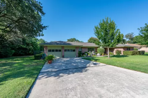 6416 Dakar Rd W, Fort Worth, TX 76116