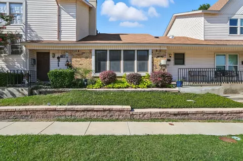 2029 Clubview Dr, Carrollton, TX 75006