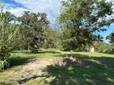 100 N Agnew St, Boyd, TX 76023
