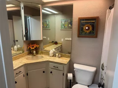 Bath - 710 Gary Ln, Abilene, TX 79601 photo 3 of 3