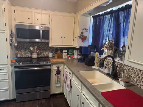 Kitchen - 710 Gary Ln, Abilene, TX 79601 photo 3 of 4