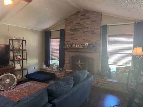 Living - 710 Gary Ln, Abilene, TX 79601 photo 2 of 2