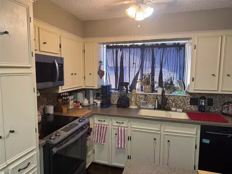 Kitchen - 710 Gary Ln, Abilene, TX 79601 photo 2 of 4