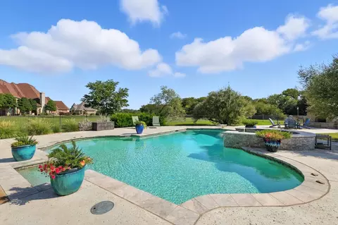 Exterior - 850 Manor Dr, Argyle, TX 76226 photo 5 of 9