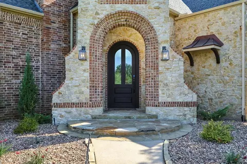 Exterior - 850 Manor Dr, Argyle, TX 76226 photo 3 of 9