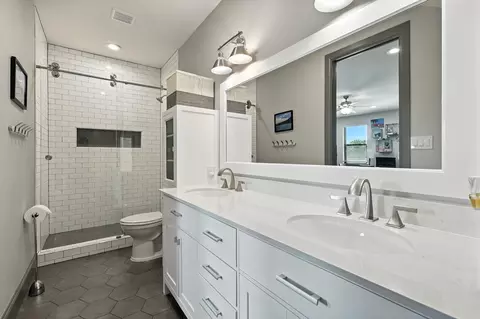 Bath - 850 Manor Dr, Argyle, TX 76226 photo 3 of 5