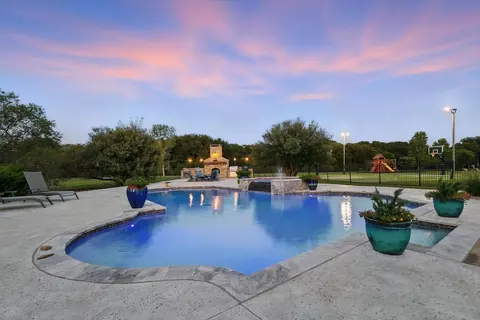 Exterior - 850 Manor Dr, Argyle, TX 76226 photo 7 of 9