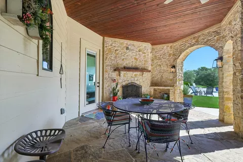 Exterior - 850 Manor Dr, Argyle, TX 76226 photo 4 of 9