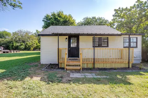 707 Harrel Ave, Bynum, TX 76631