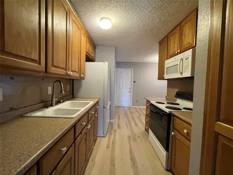 512 Meadow St, Saginaw, TX 76179