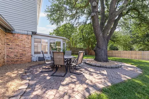 1013 Mockingbird Dr, Grapevine, TX 76051