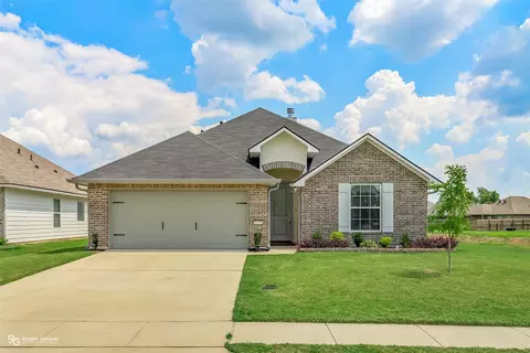 4165 Grassy Lake Dr, Bossier City, LA 71111