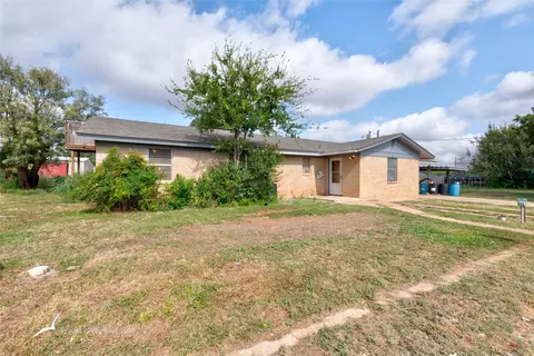 218 N Oak St, Trent, TX 79561