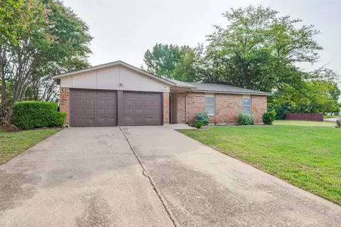 2046 Sheriff Dr, Grand Prairie, TX 75051
